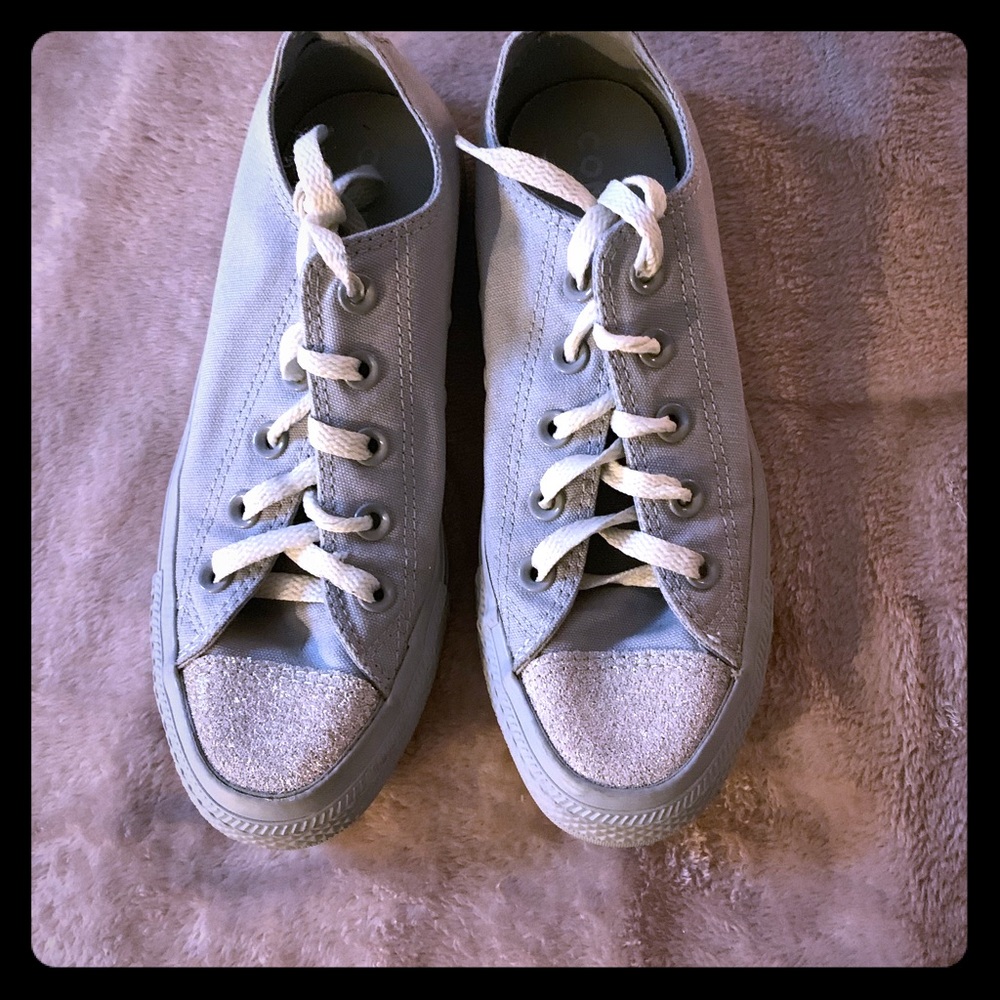 Women's size 6 Converse  with glitter accent